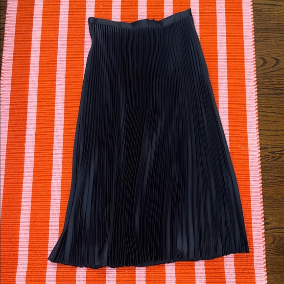 Theory Dresses & Skirts - Theory Navy Pleated Midi Skirt - Classic Women’s Skirt